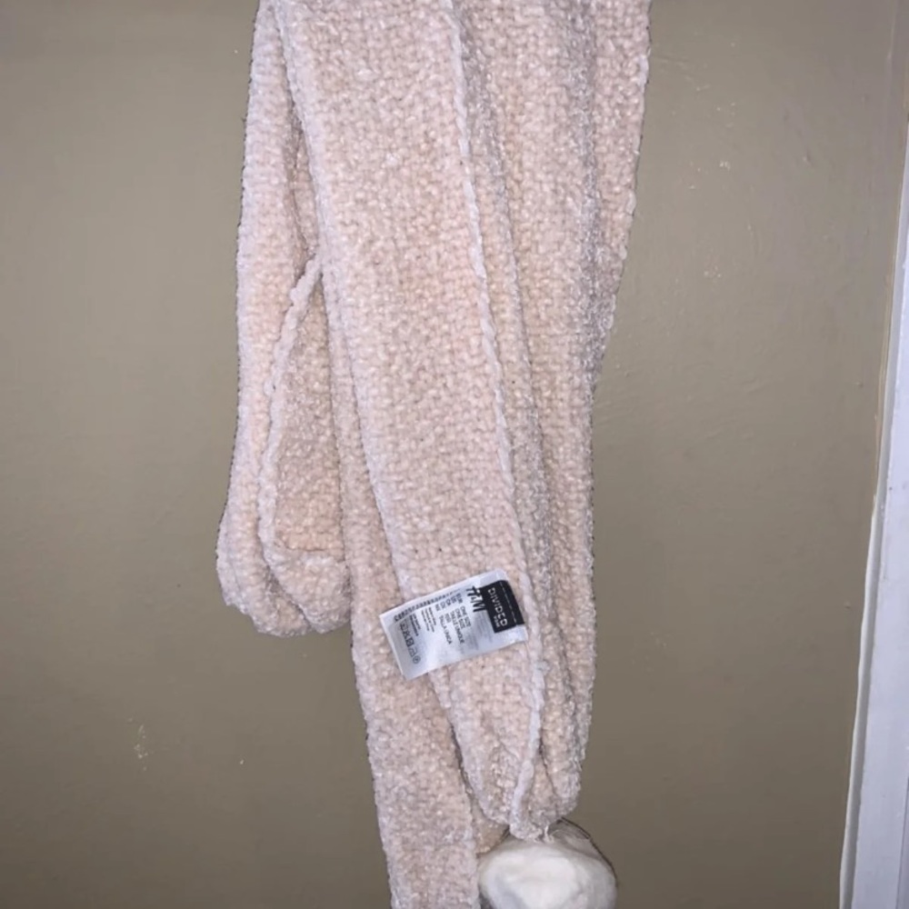 H&M Scarf - Picture 2 of 5
